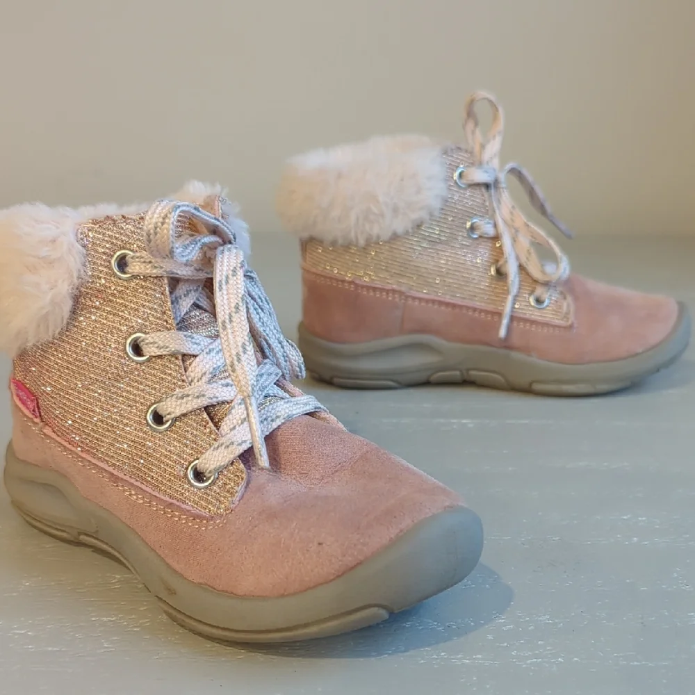 Girls Winter Boots Pink size‎ 9 Oshkosh